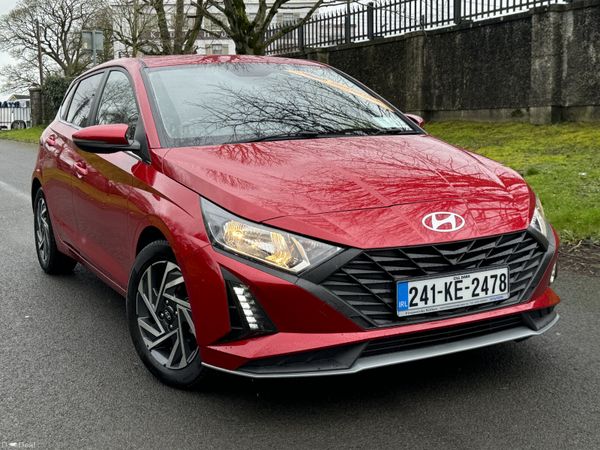 Hyundai i20 Hatchback, Petrol, 2024, Red