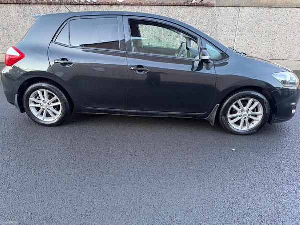 Toyota Auris Hatchback, Diesel, 2011, Black