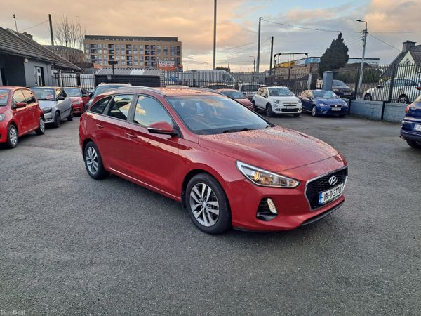 Hyundai i30 Estate/Jeep, Diesel, 2018, Red