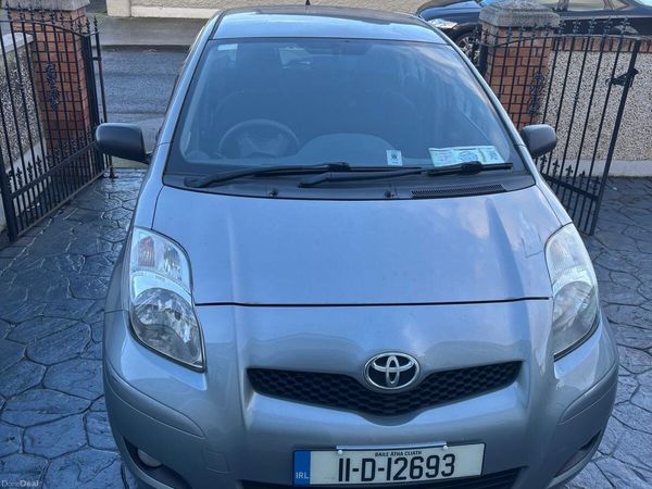Toyota Yaris Hatchback, Petrol, 2011, Silver