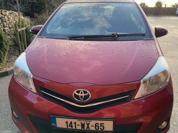 Toyota Yaris Hatchback, Petrol, 2014, Red