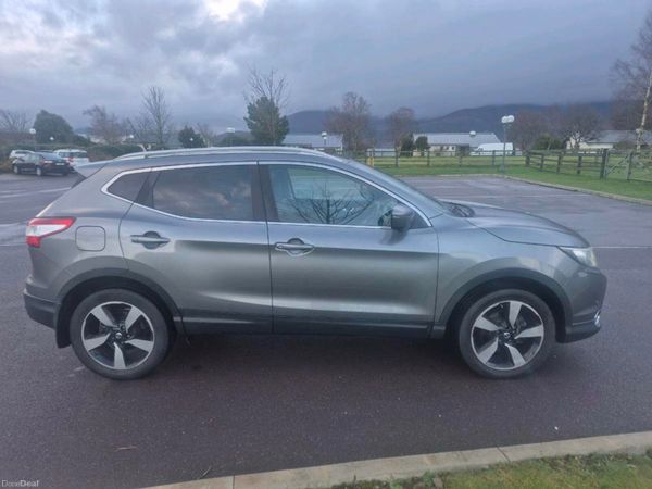Nissan Qashqai Hatchback, Diesel, 2016, Grey