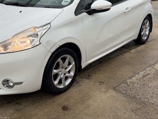 Peugeot 208 Hatchback, Petrol, 2013, White