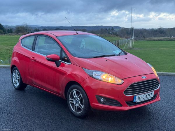 Ford Fiesta Hatchback, Petrol, 2014, Red