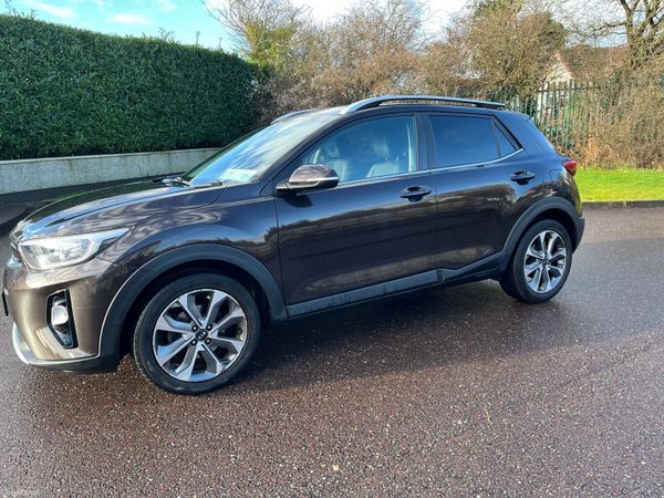 Kia Stonic Estate/Jeep, Petrol, 2018, Brown