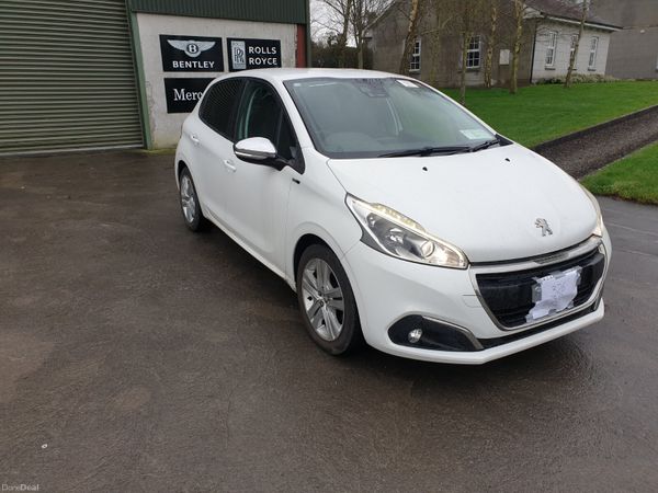 Peugeot 208 Hatchback, Petrol, 2016, White