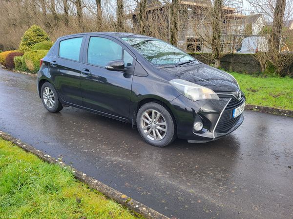 Toyota Yaris Hatchback, Petrol, 2017, Black