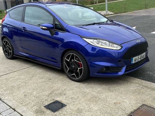 Ford Fiesta Hatchback, Petrol, 2014, Blue