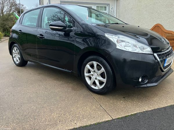 Peugeot 208 Hatchback, Diesel, 2015, Black