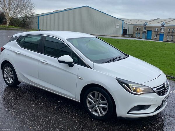 Vauxhall Astra Hatchback, Diesel, 2016, White