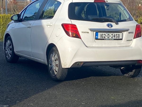 Toyota Yaris Hatchback, Petrol Hybrid, 2016, White