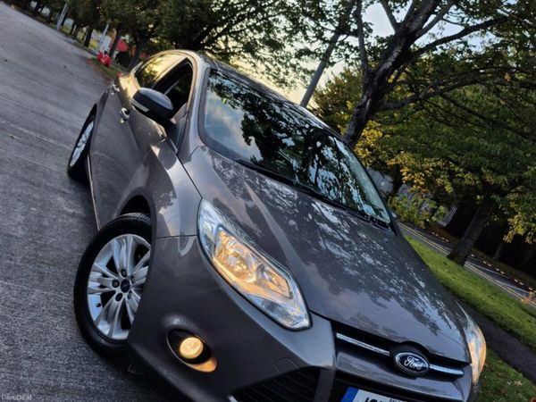 Ford Focus Hatchback, Petrol, 2013, Grey
