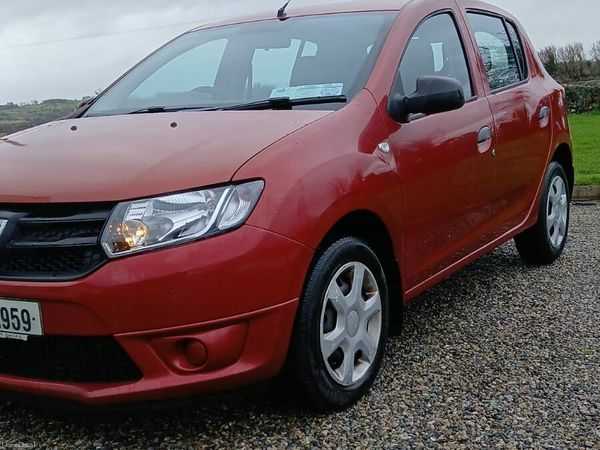 Dacia Sandero Hatchback, Diesel, 2015, Red