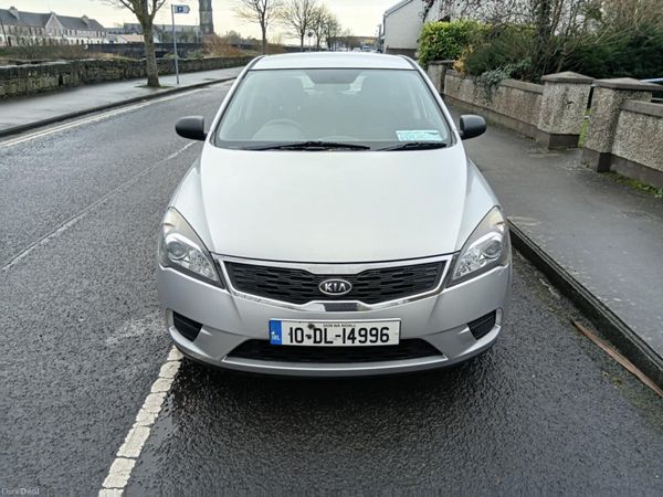 Kia Ceed Hatchback, Petrol, 2010, Silver