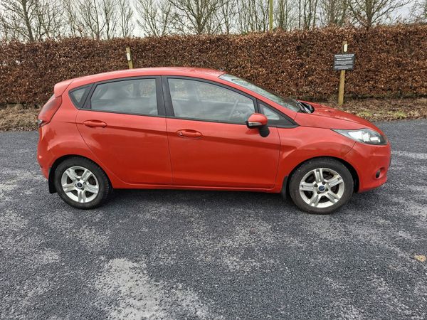 Ford Fiesta Hatchback, Diesel, 2010, Red