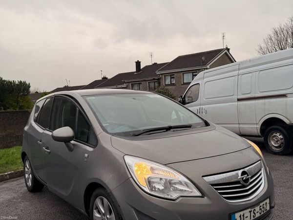 Ford Focus Saloon, Diesel, 2011, Silver