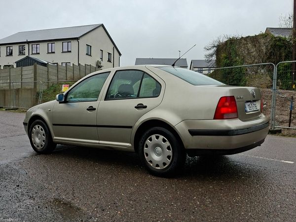 Volkswagen Bora Saloon, Petrol, 2005, Beige