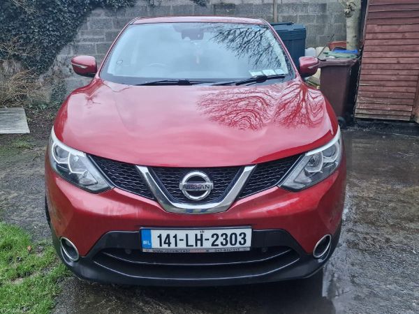 Nissan Qashqai Hatchback, Diesel, 2014, Red