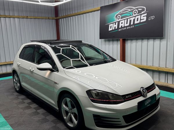 Volkswagen Golf Hatchback, Petrol, 2015, White