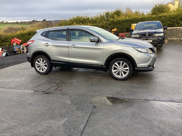 Nissan Qashqai Hatchback, Diesel, 2015, Silver
