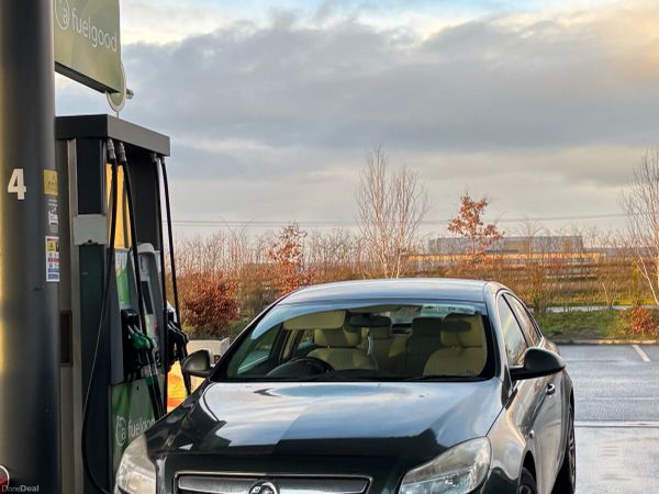 Vauxhall Insignia Hatchback, Diesel, 2010, Green