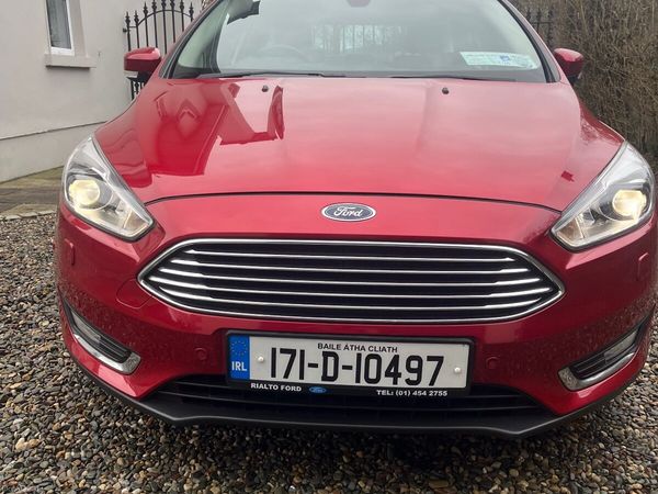 Ford Focus Hatchback, Petrol, 2017, Red