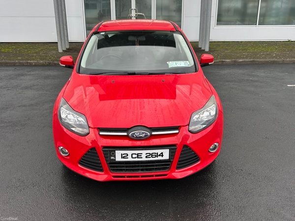Ford Focus Hatchback, Petrol, 2012, Red
