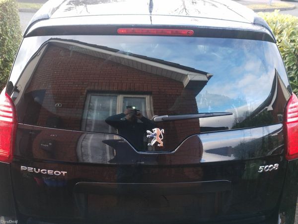 Peugeot 5008 MPV, Diesel, 2013, Black