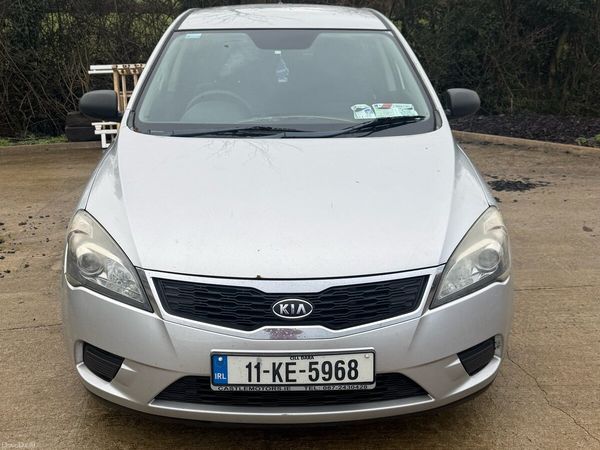 Kia Ceed Hatchback, Diesel, 2011, Silver