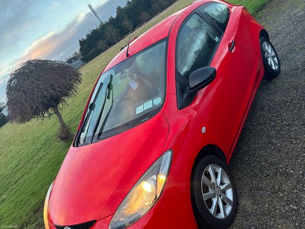 Mazda Mazda2 Hatchback, Petrol, 2010, Red
