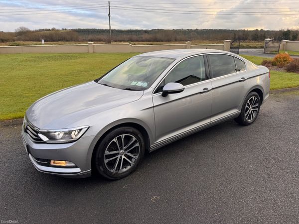 Volkswagen Passat Saloon, Diesel, 2019, Grey