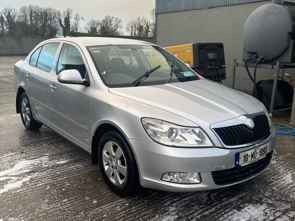 Skoda Octavia Hatchback, Diesel, 2010, Silver