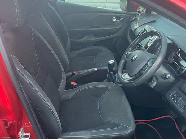 Renault Clio Hatchback, Petrol, 2019, Red