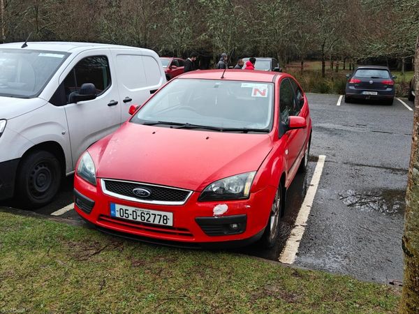 Ford Focus Hatchback, Petrol, 2005, Red