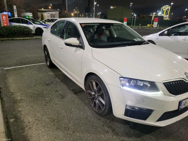 Skoda Octavia Saloon, Diesel, 2014, White