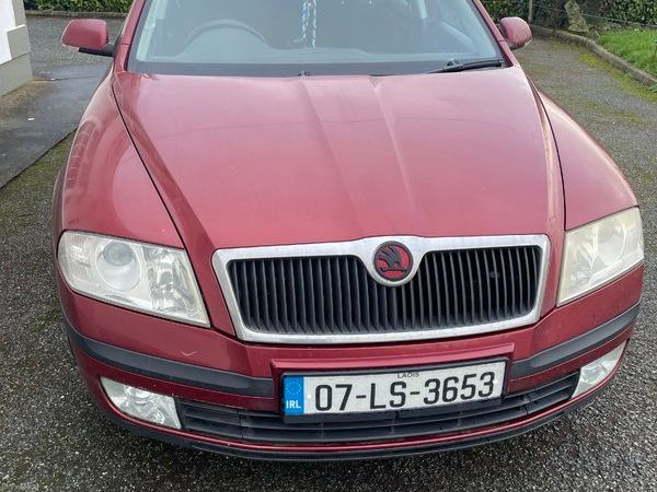 Skoda Octavia Hatchback, Petrol, 2007, Red