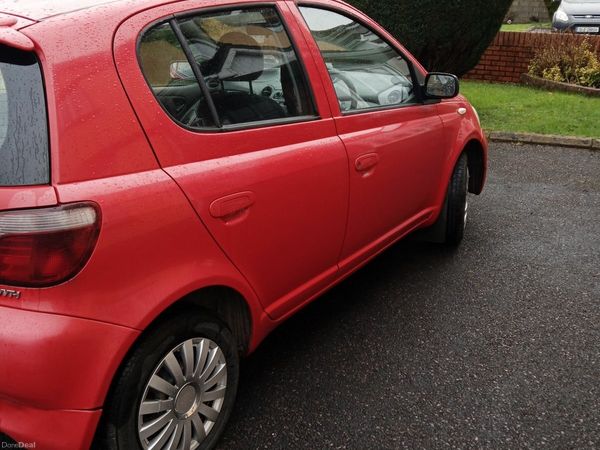 Toyota Yaris Hatchback, Petrol, 2003, Red