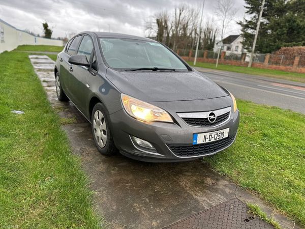 Opel Astra Hatchback, Diesel, 2011, Grey