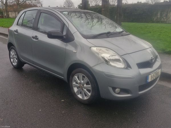 Toyota Yaris Hatchback, Petrol, 2011, Silver
