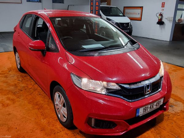 Honda Jazz Hatchback, Petrol, 2019, Red