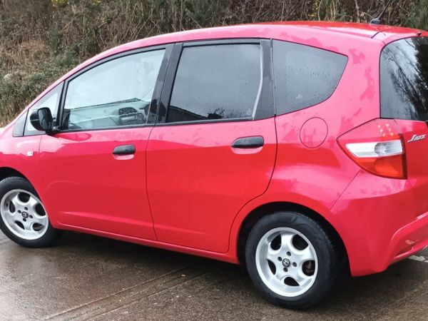 Honda Jazz Hatchback, Petrol, 2014, Red