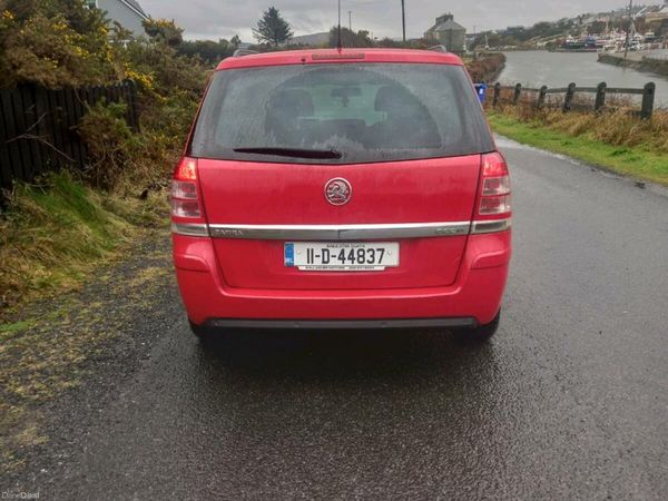 Vauxhall Zafira MPV, Diesel, 2011, Red