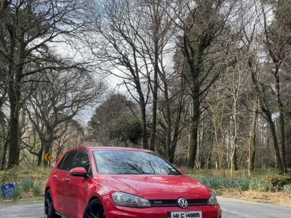 Volkswagen Golf Hatchback, Petrol, 2014, Red