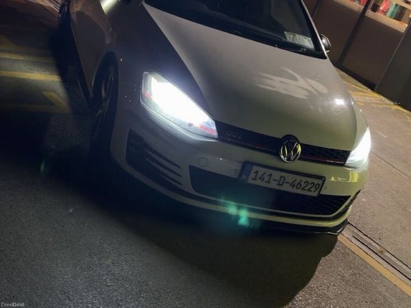 Volkswagen Golf Hatchback, Petrol, 2014, White