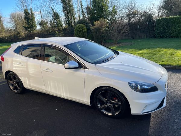 Volvo V40 Hatchback, Diesel, 2015, White