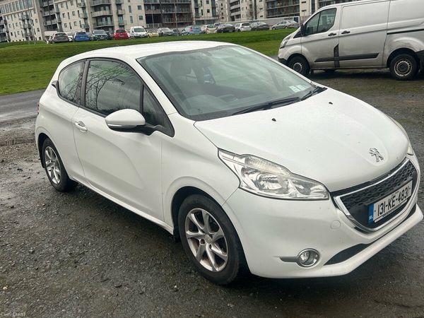 Peugeot 208 Hatchback, Petrol, 2013, White