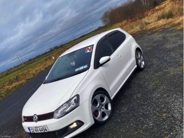 Volkswagen Polo Hatchback, Petrol, 2012, White