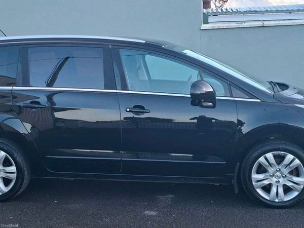 Peugeot 5008 MPV, Diesel, 2016, Black