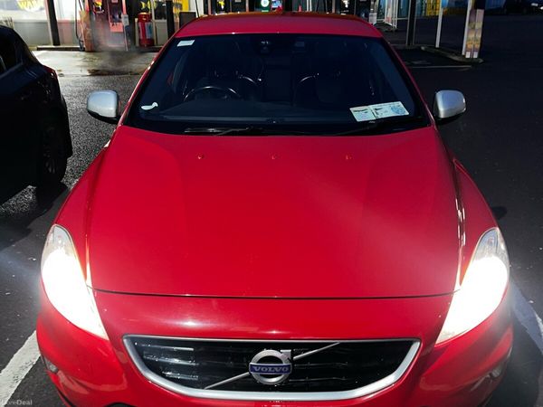 Volvo V40 Hatchback, Diesel, 2016, Red