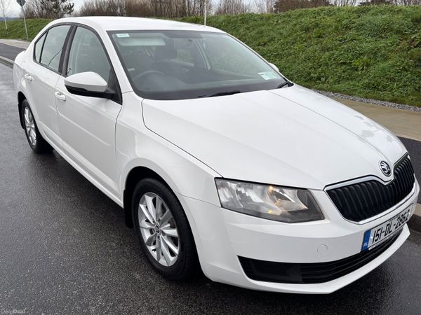 Skoda Octavia Hatchback, Diesel, 2015, White